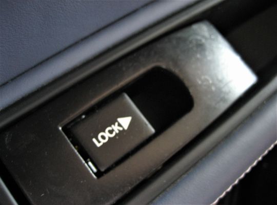 車の内装ベタベタ修理エムライン