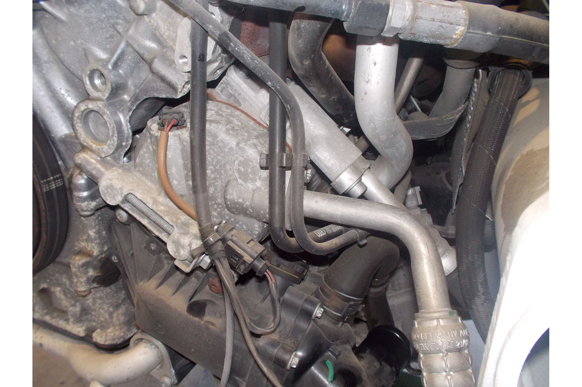 アウディ　Ａ8　4Ｅ　コンプレッサー交換