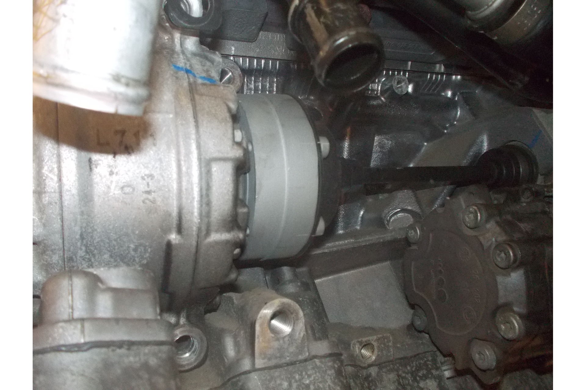 アウディ　Ａ8　4Ｅ　コンプレッサー交換