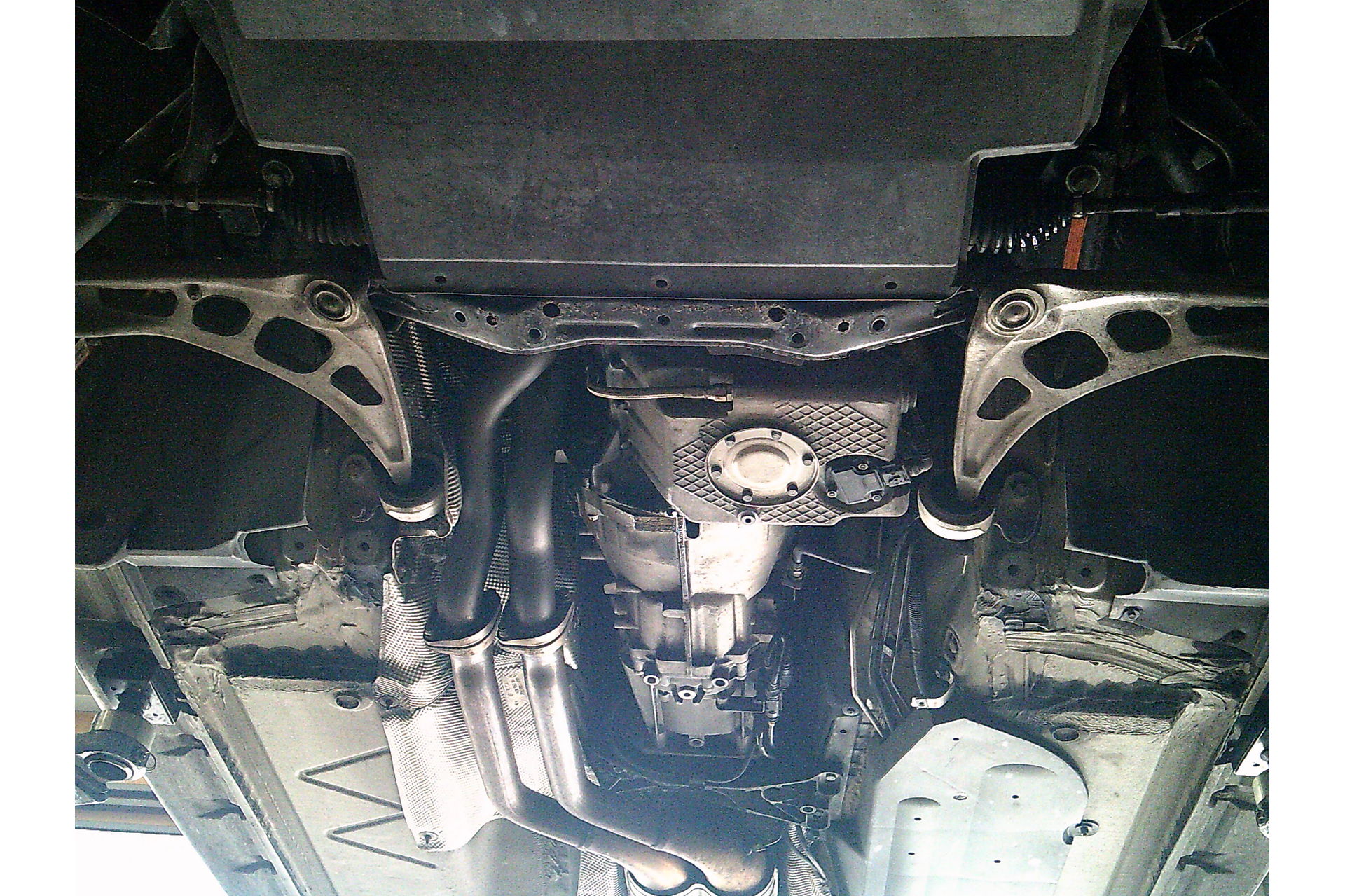 E85コントロールアームブッシュ交換 | 山梨で高品質な中古車販売・買取