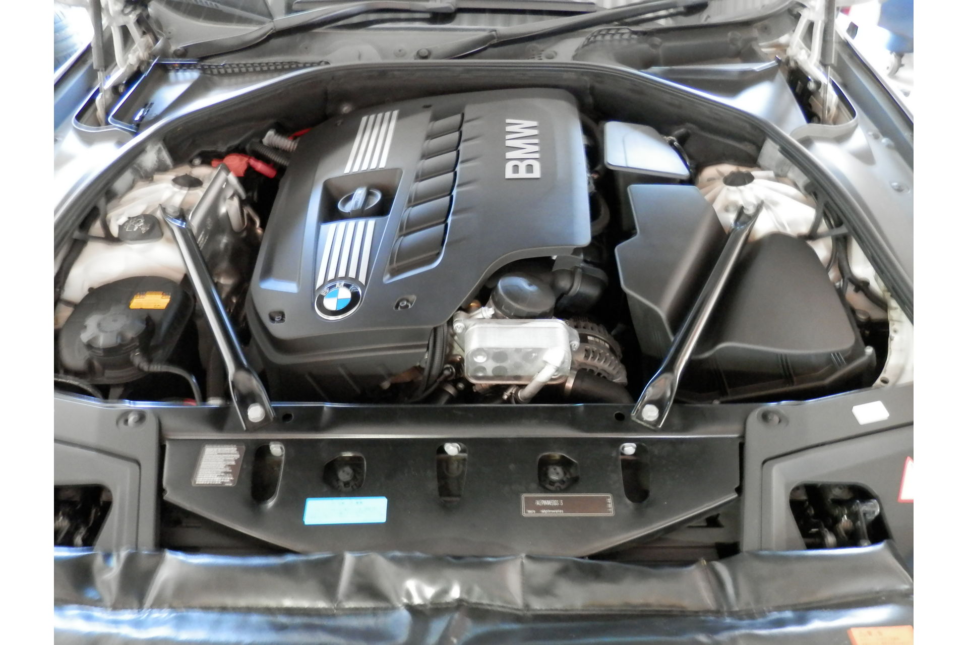 H23年式 ｂｍｗ ｆ11 ベルトテンショナー交換