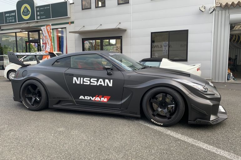LB-Silhouette WORKS GT NISSAN 35GT-RR