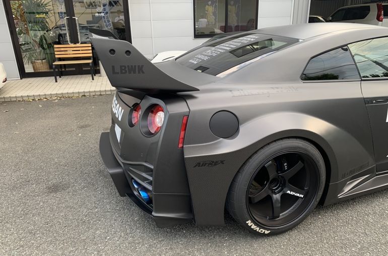 LB-Silhouette WORKS GT NISSAN 35GT-RR