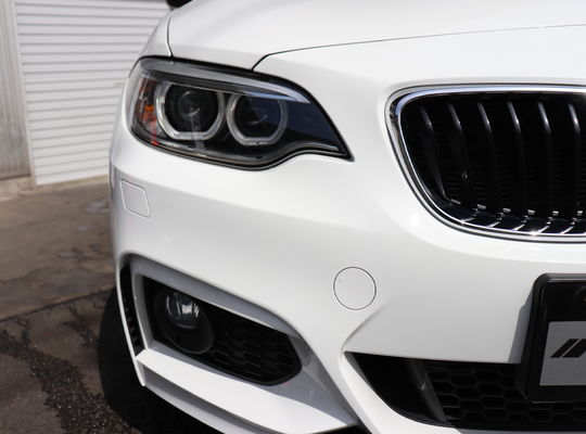 BMW220iカブリオレMスポーツの写真