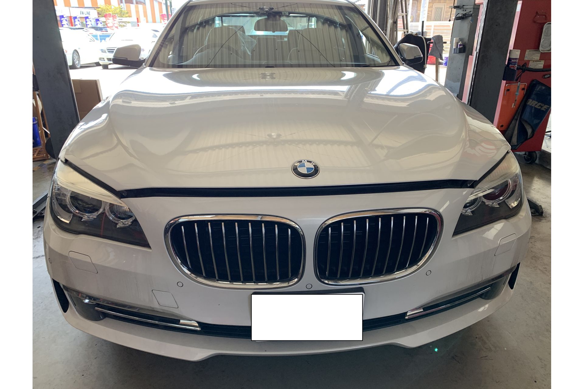 BMW DBA-YA30 F01 7シリーズ コンデンサー交換 | 山梨で高品質な中古車 