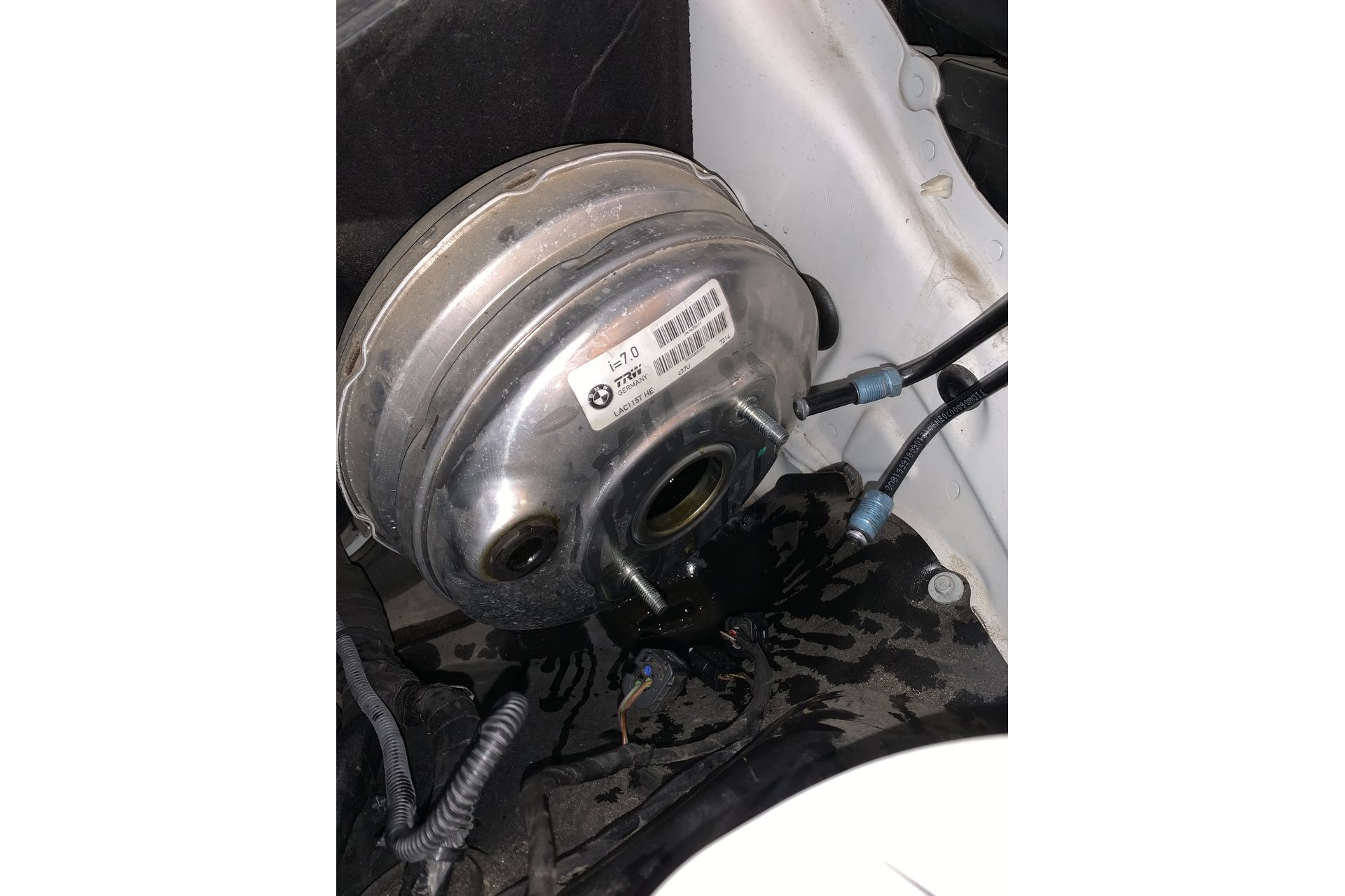 BMW ABA-EH48 E63 6シリーズ　ブレーキマスターバック交換