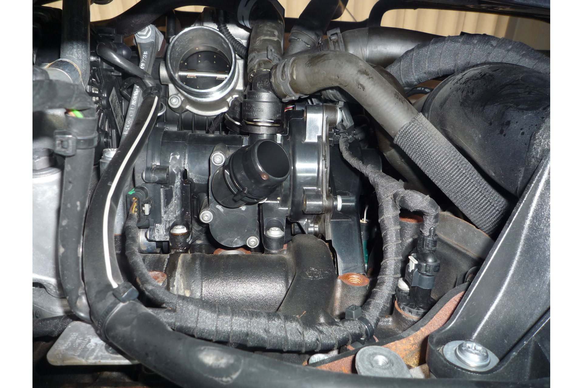 HEYBB 8636779オートクーラント水アルミニウムエンジン冷却サーモスタットハウジングアセンブリカバースーツ8636779ボル クーラント  8636779 オートクーラントウォーター アルミニウムエンジン冷却サーモスタットハウジングアセンブリカバースーツ ボルボ S80 8636779 アルミニウム エンジン冷却サーモスタット ボルボ S80 XC90 用