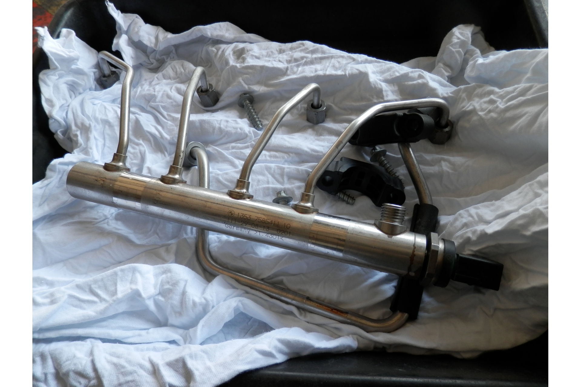 Bmw X1 エンジンオイル漏れ修理 山梨 ヘッドカバーオイル漏れ修理