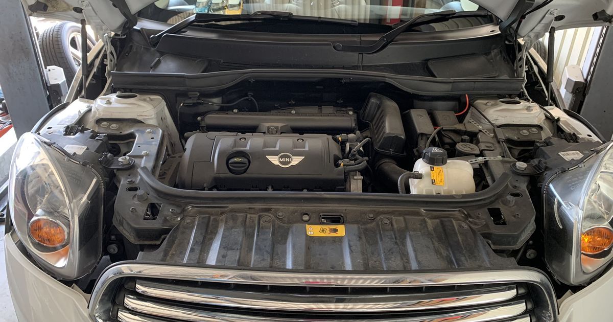 BMW ミニ クロスオーバー ファンベルト交換