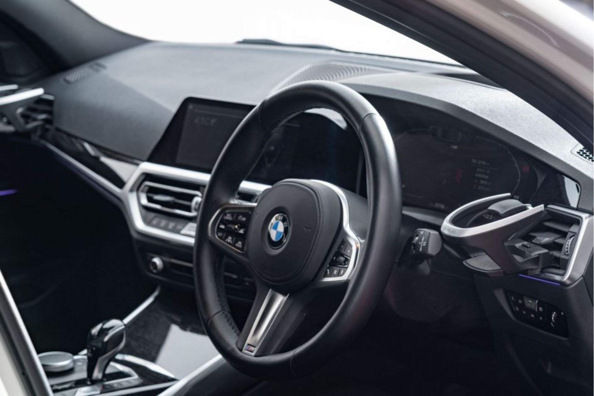 新商品！BMW 現行3シリーズ＆X3/X4 専用ドリンクホルダー