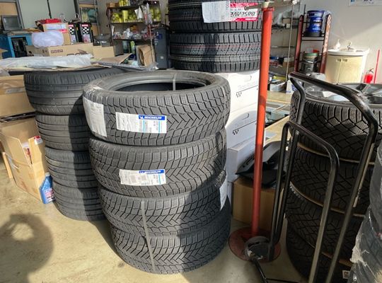山梨　輸入車　エムライン　スタッドレスタイヤ