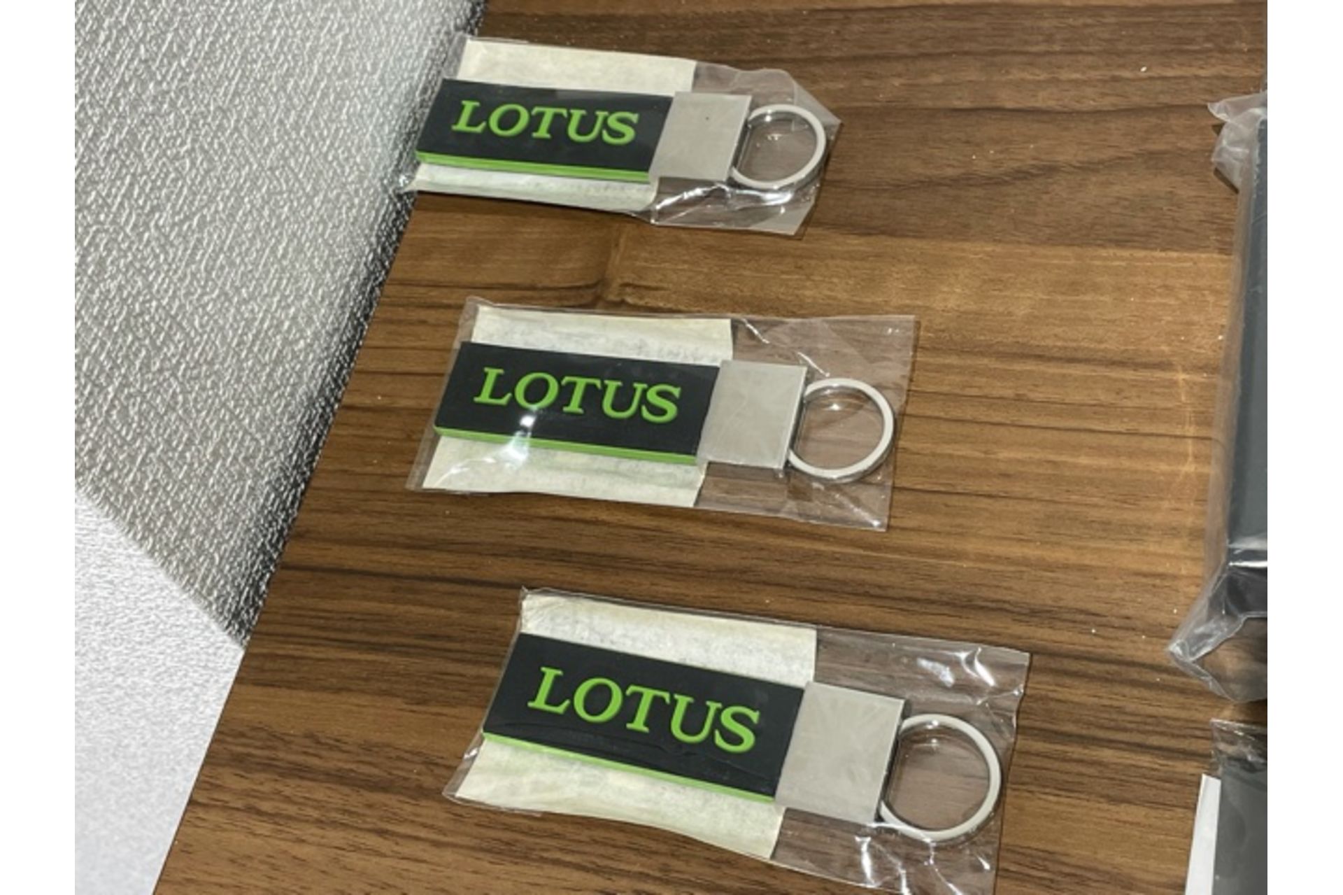 山梨　輸入車　エムライン　ロータス　ディーラー　2シーター　オープン　スポーツカー　グッズ