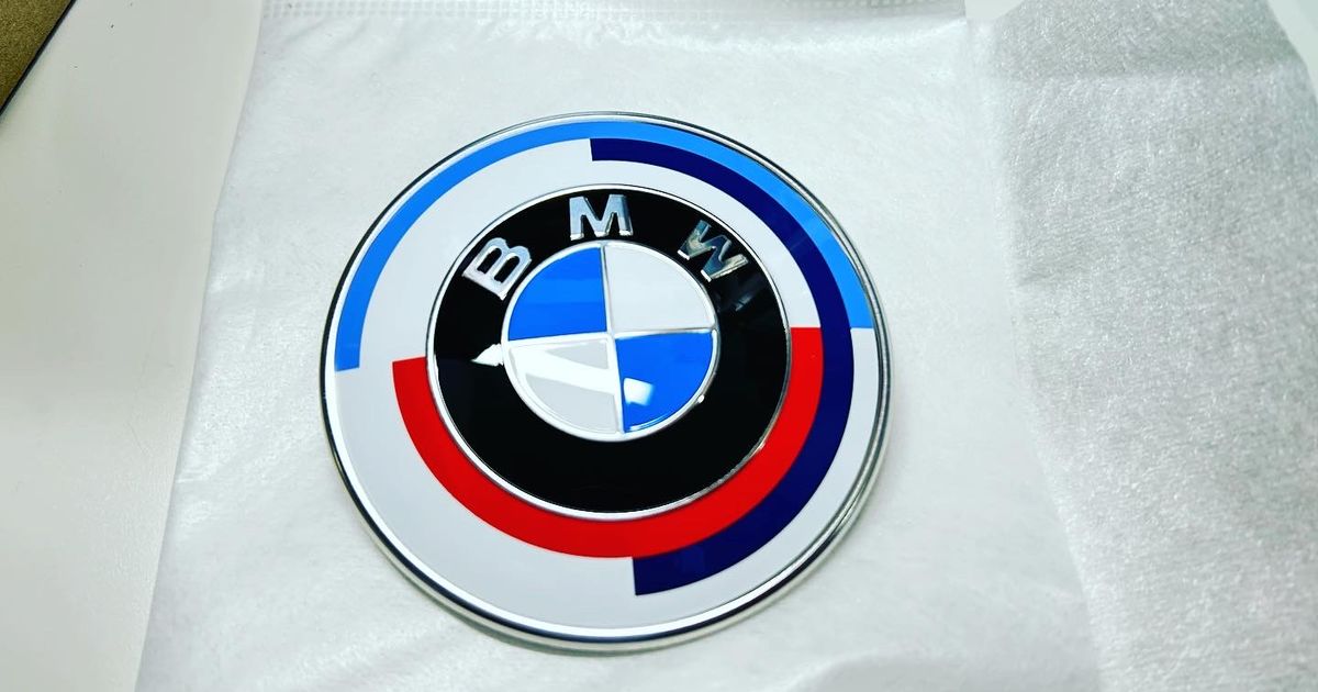 値下げです！ BMW　50周年記念　エンブレム　美品 値下げです！ BMW　50周年記念　エンブレム　美品