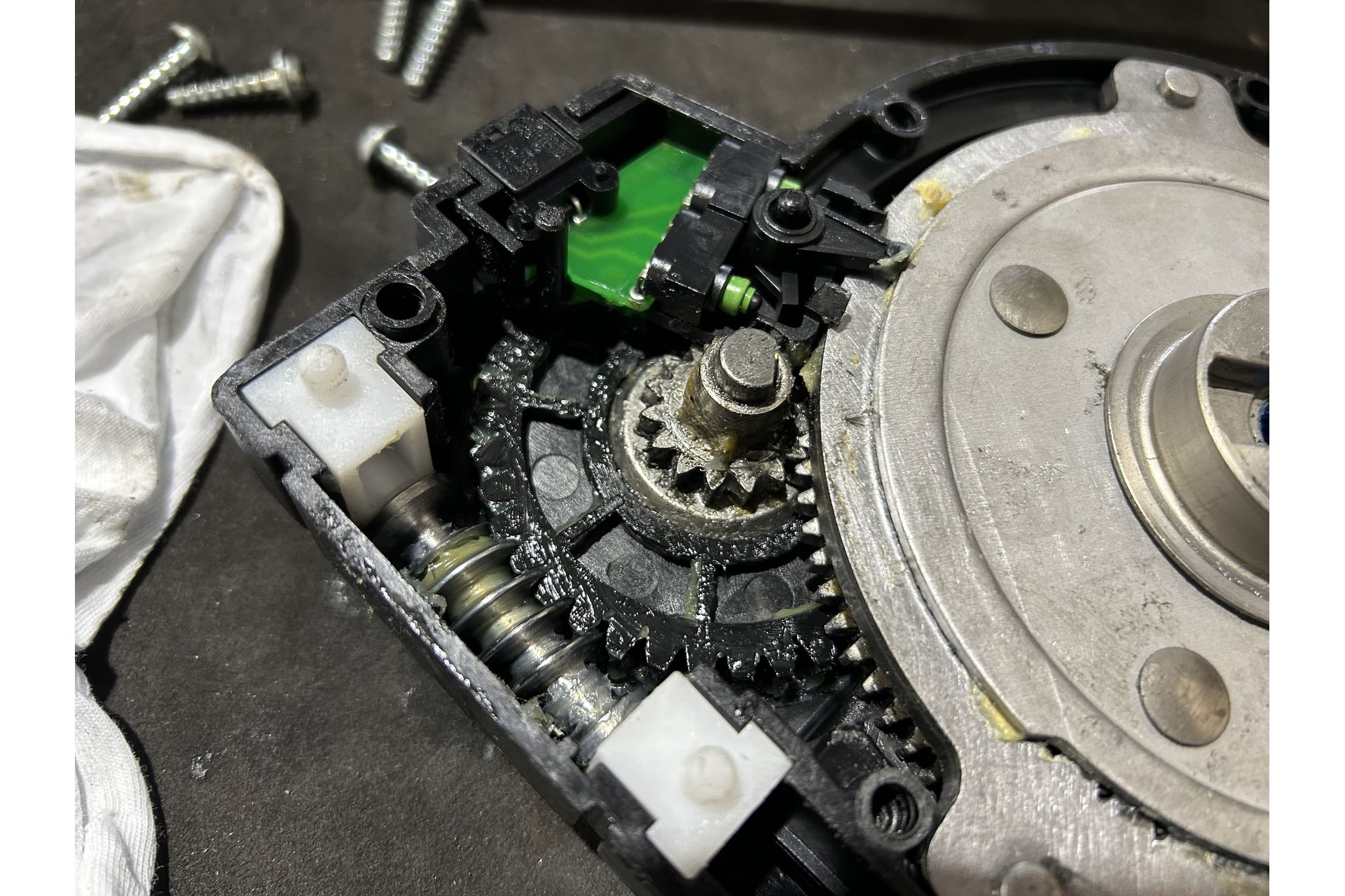 ポルシェ ボクスター（987型） ソフトトップ開閉不良、修理！