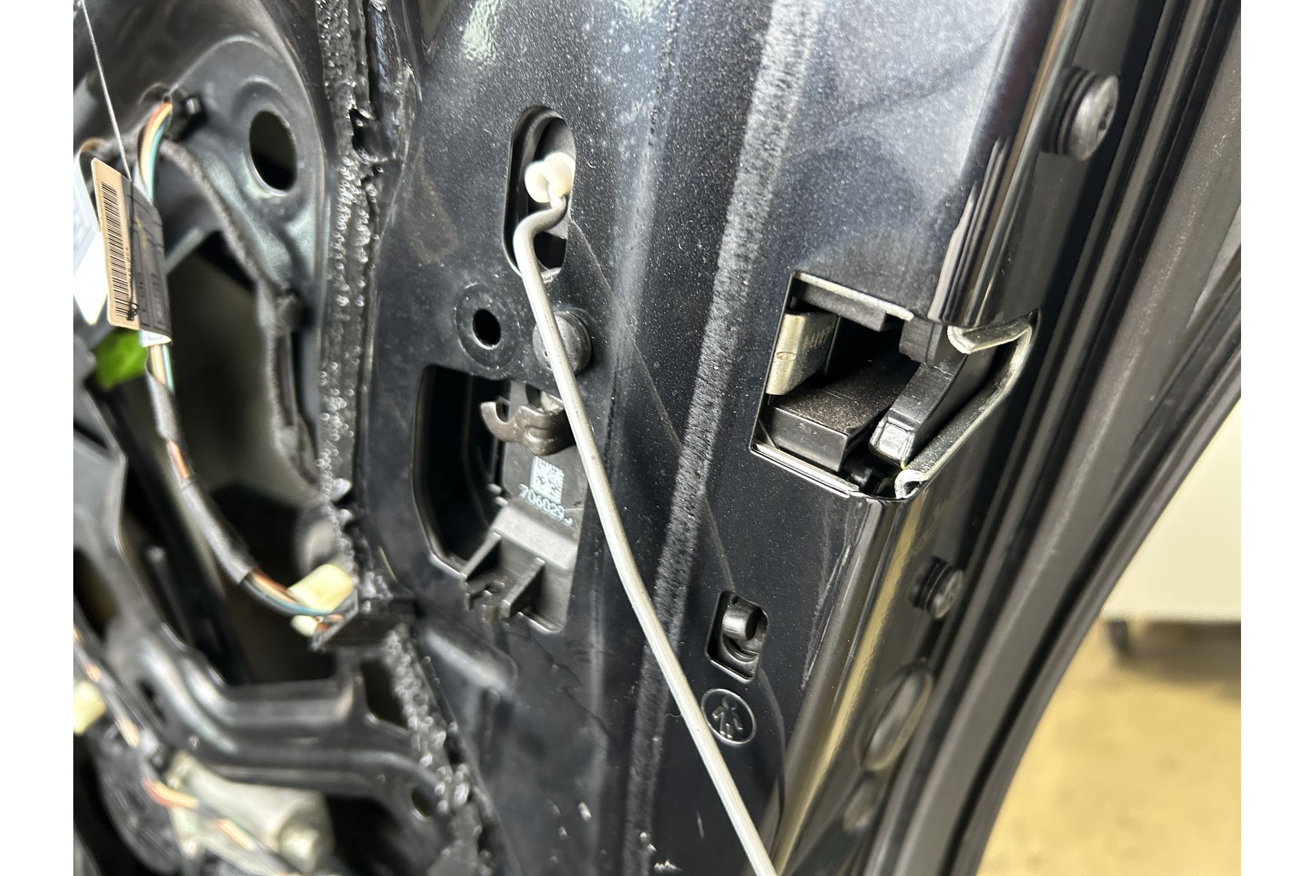 BMW 3シリーズ（E90） ドアロックアクチュエーター交換！