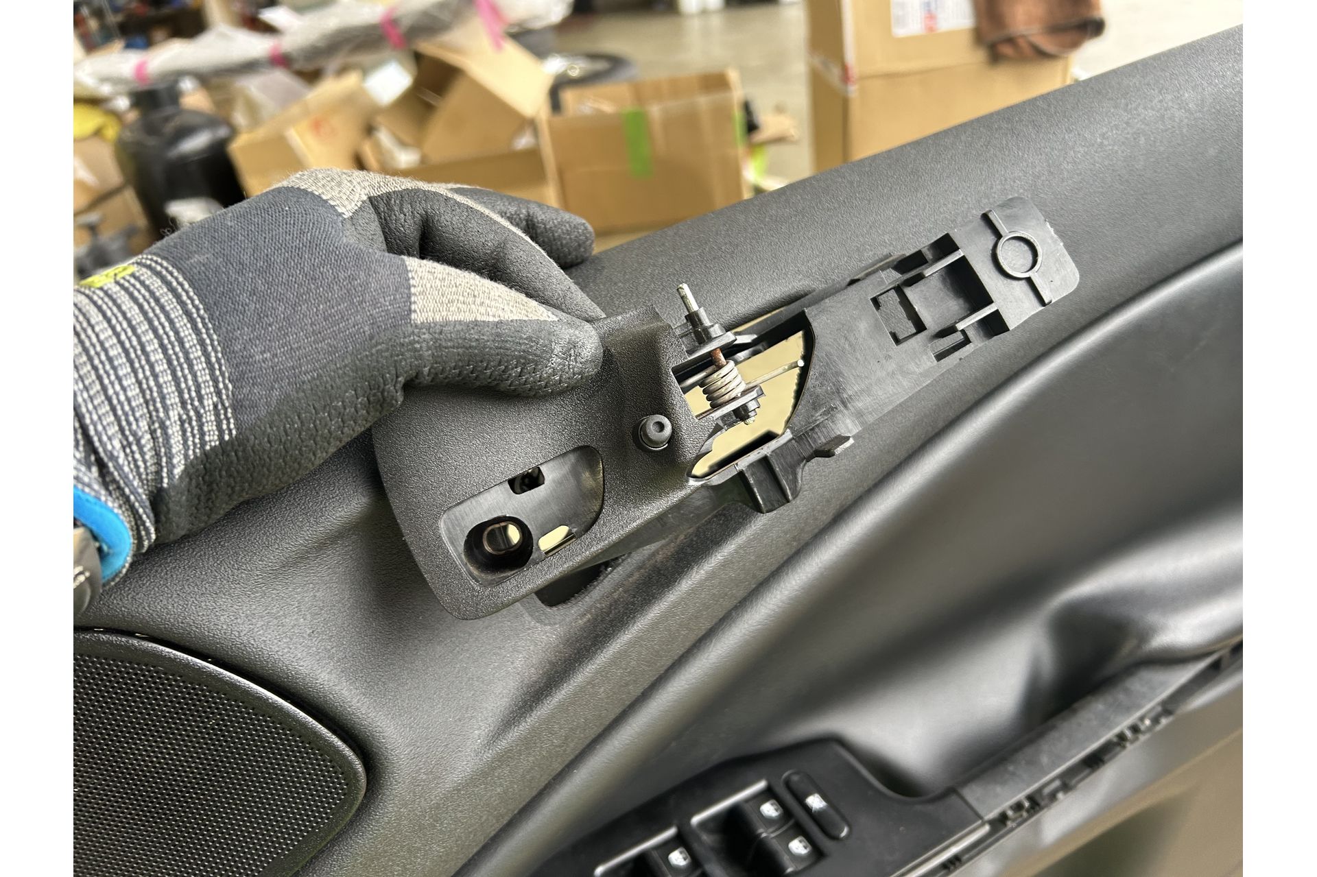 アルファロメオ ジュリエッタ ドアインナーハンドル修理！