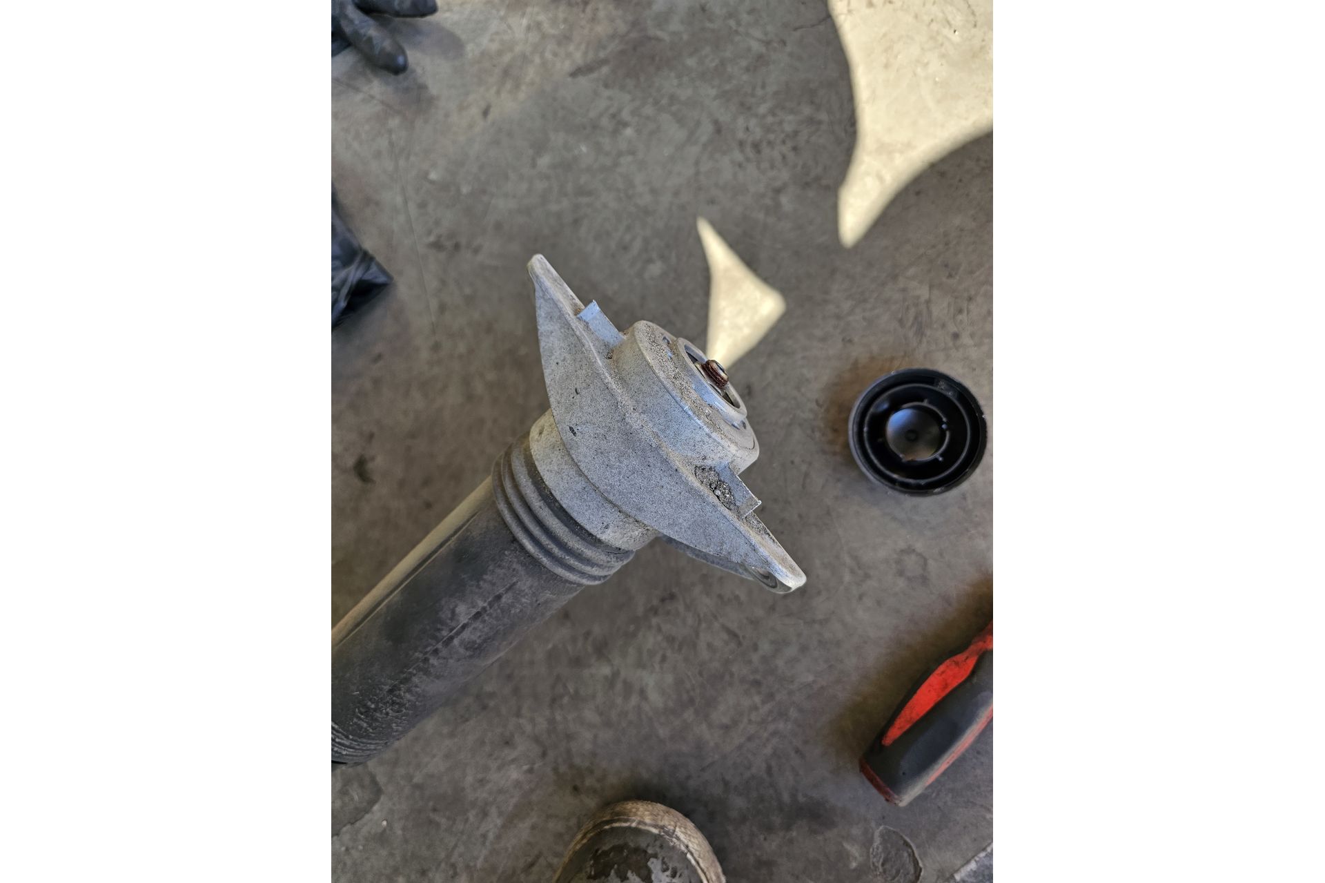 50プリウス リアショック トヨタ 50プリウス リヤショックアブソーバー スタビリンク交換