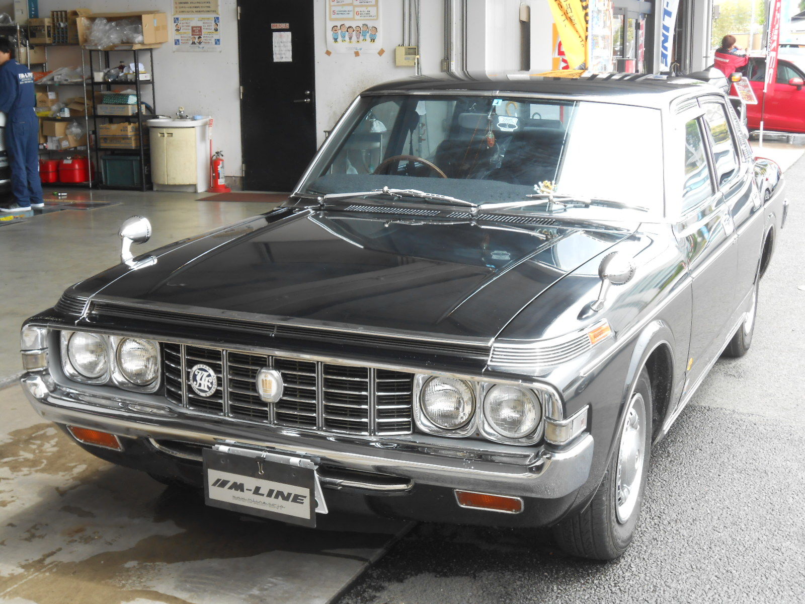 G様 クラウンです M様 Toyota アルファード 山梨の輸入車 外車 販売 修理 買取のエムライン オーナーズ コレクション その他 山梨で中古車から新車販売まで幅広く対応する株式会社エムライン