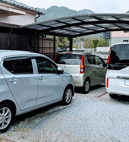 車庫にある車